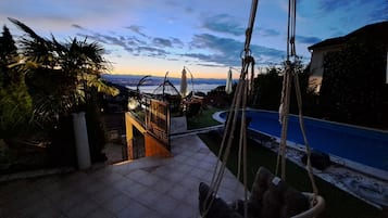 House (Five Bedroom Holiday Home With Pool) | Exterior