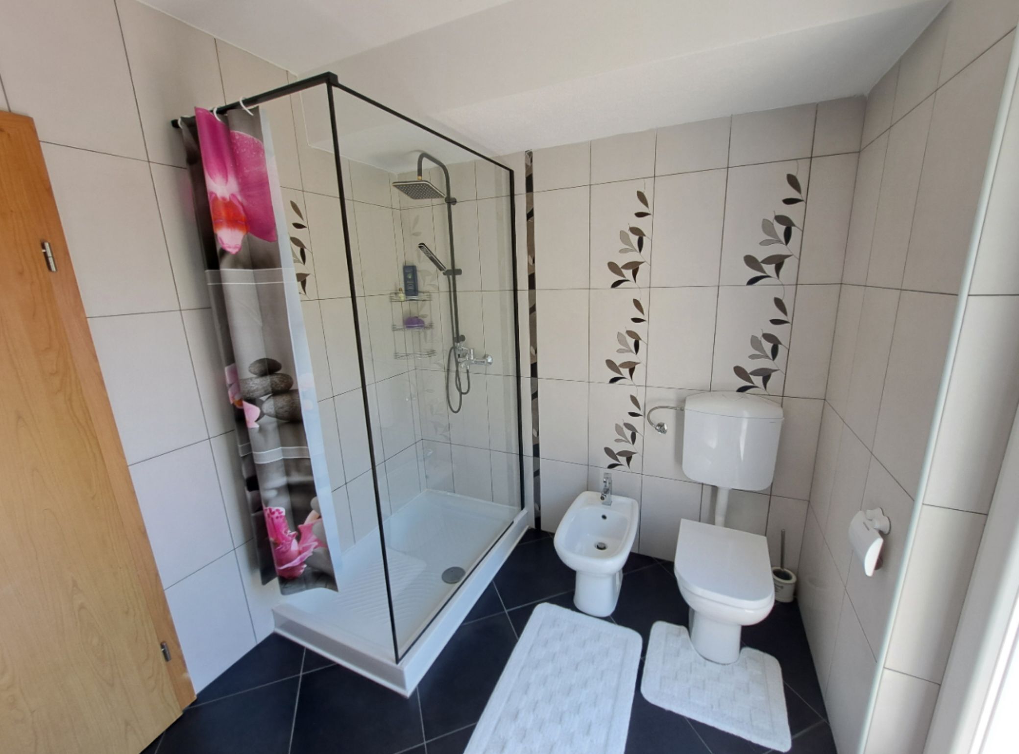 House (Five Bedroom Holiday Home With Pool) | Bathroom | Shower, towels