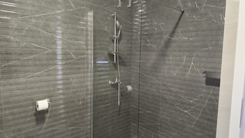 Apartment (Superior One Bedroom Apartment with B) | Bathroom | Shower, towels