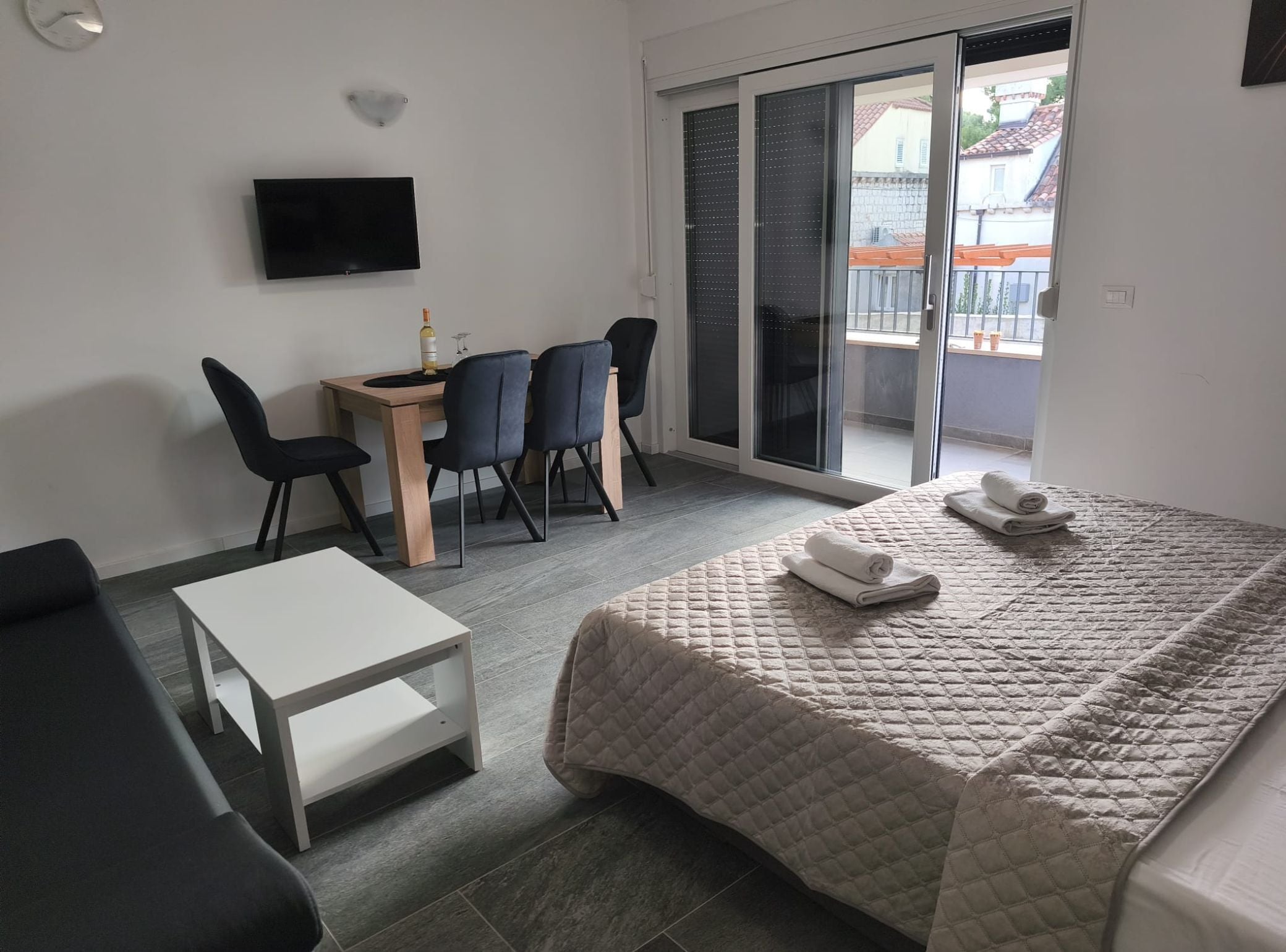 Studio (Studio Apartment with Balcony) | 3 soverom