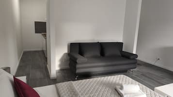 Estudio (Studio Apartment with Balcony) | 3 dormitorios