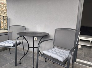 Estúdio (Studio Apartment with Balcony) | Sala de estar