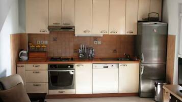 Apartment (One bedroom apartment with sea view) | Private kitchen