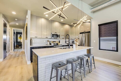 The Gallery! Luxury Residence w/ Front Range Views