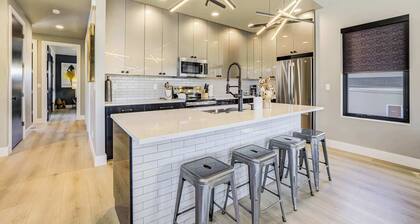 The Gallery! Luxury Residence w/ Front Range Views