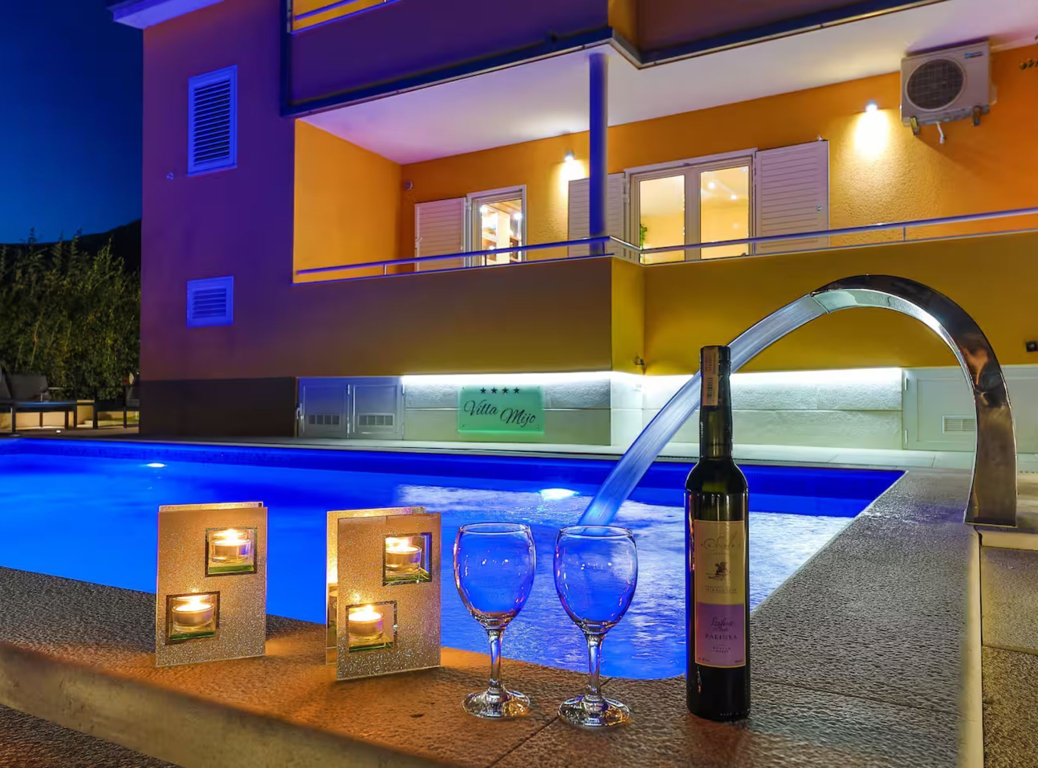 House (Five Bedroom Holiday Home with Pool) | Outdoor pool