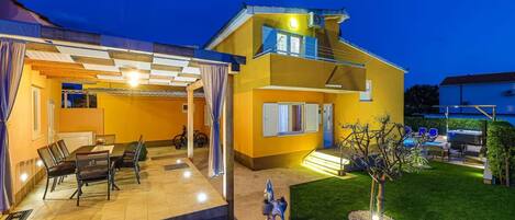 Maison (Five Bedroom Holiday Home with Pool) | Vue depuis lâhĂ©bergement