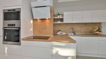 Apartment (Two Bedroom Apartment with Terrace 4) | Private kitchen