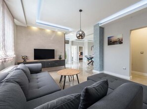 Apartment (Superior Two Bedroom Apartment with T) | Living room - Villa Marija Exclusive Stay (Sukosan)