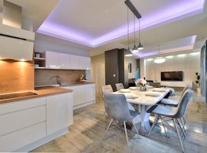 Two Bedroom Apartment with Balcony 4 | 다이닝룸