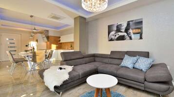 Apartment (Two Bedroom Apartment with Terrace 4) | Living room | 32-inch flat-screen TV with satellite channels