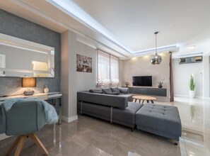 Apartment (Two Bedroom Apartment with Terrace 4) | Living room | 32-inch flat-screen TV with satellite channels - Villa Marija Exclusive Stay (Sukosan)