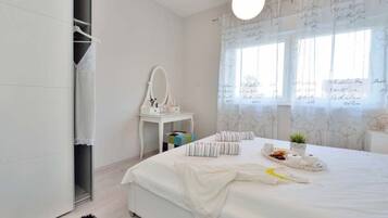 Apartment (Two Bedroom Apartment with Terrace 4)