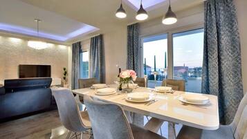 Apartment (Two Bedroom Apartment with Terrace 4) | Dining room