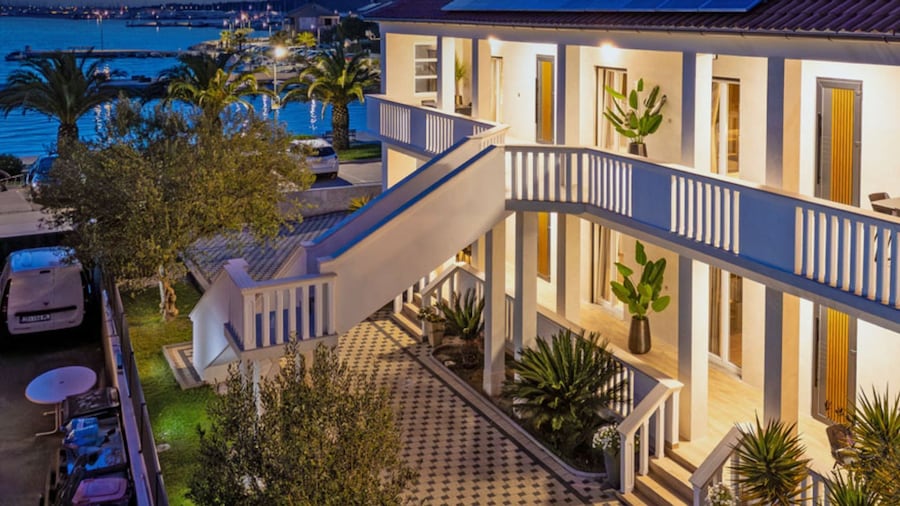 Luxury Apartments & Suites Dijan