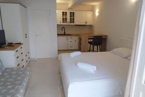 Apartamento (TwoBedroom Apartment With SeaView) | 4 dormitorios y cunas (de pago)