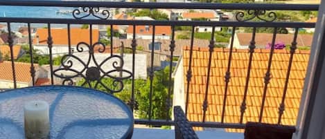 Lägenhet (TwoBedroom Apartment With SeaView) | Balkong