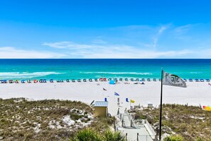 On the beach - Jade East 420•Remodeled•Beachfront•Heated Pool/Spa•Beach Gear•Fitness Center (Destin)