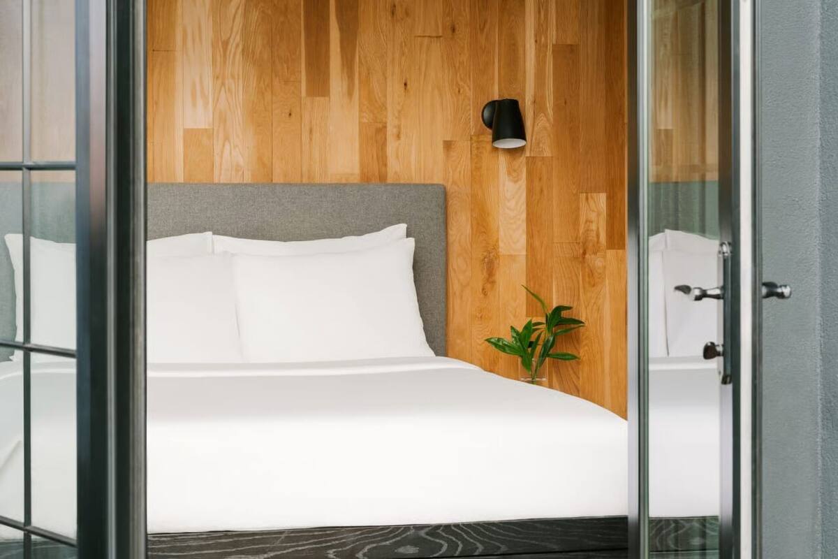 Bàn, khu vực làm việc phù hợp cho laptop, bàn ủi/dụng cụ ủi quần áo