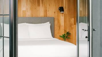 Desk, laptop workspace, iron/ironing board, free WiFi