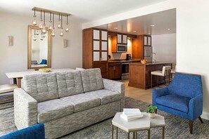 Unclassified image, 2 of 8, button