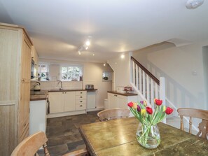 Dishwasher, cookware/dishes/utensils - Brockstone (Ambleside)