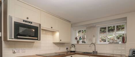 Dishwasher, cookware/dishes/utensils