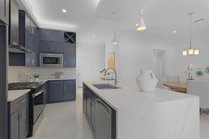 Fridge, microwave, oven, stovetop - Modern 3 Story Home, Terrace, Galleria (Houston)