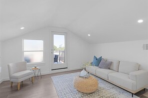 Smart TV - Modern 3 Story Home, Terrace, Galleria (Houston)