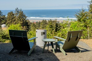 Unclassified image, 4 of 8, button - North Peak Dome - Sleeps 2 - Enjoy a stunning night under the stars when you stay in one of our Geodesic Domes. With high ceilings and plenty of room to spare, all include access to our clean and modern luxury bathhouses. These domes are ideal for co (Cloverdale)