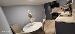 Mikrowelle, Ofen, Herdplatte, Geschirrspüler