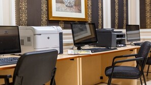 Luokittelematon kuva, 4 kautta 18, painike