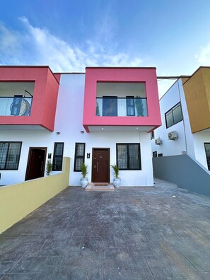 Exterior - East Legon Hills 3-bedroom townhome in enchanting with back up electricity (East Legon Hills, Accra)