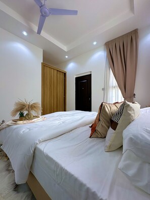 3 bedrooms, iron/ironing board, WiFi, bed sheets - East Legon Hills 3-bedroom townhome in enchanting with back up electricity (East Legon Hills, Accra)
