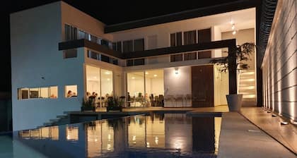 House with pool in the best climate in the world