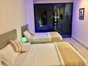 Quarto duplo standard, sacada, vista para a cidade