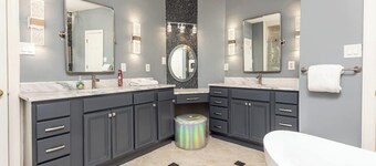 Spacious Home for Large Families & Special Groups. Lots of Parking & Activities.
