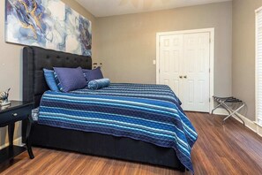 6 bedrooms, iron/ironing board, WiFi, bed sheets