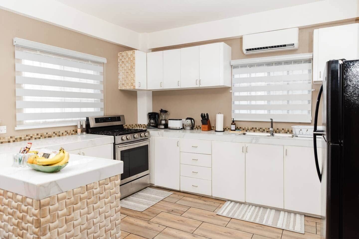 Coffee/tea maker, fridge, microwave, oven