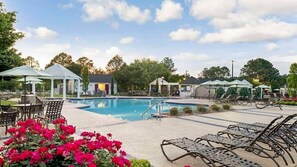 Unclassified image, 3 of 33, button - 2 bdrm with full kitchen (Williamsburg)