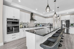 Fridge, microwave, stovetop, dishwasher - Sea Breeze Bliss Vacation Home (Fort Myers Beach)