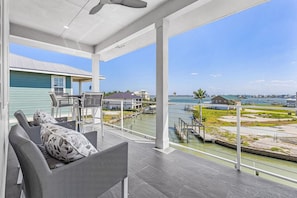 Outdoor dining - 5-Bed Gulf View Home | Pool | Walk to Beach (Fort Myers Beach)