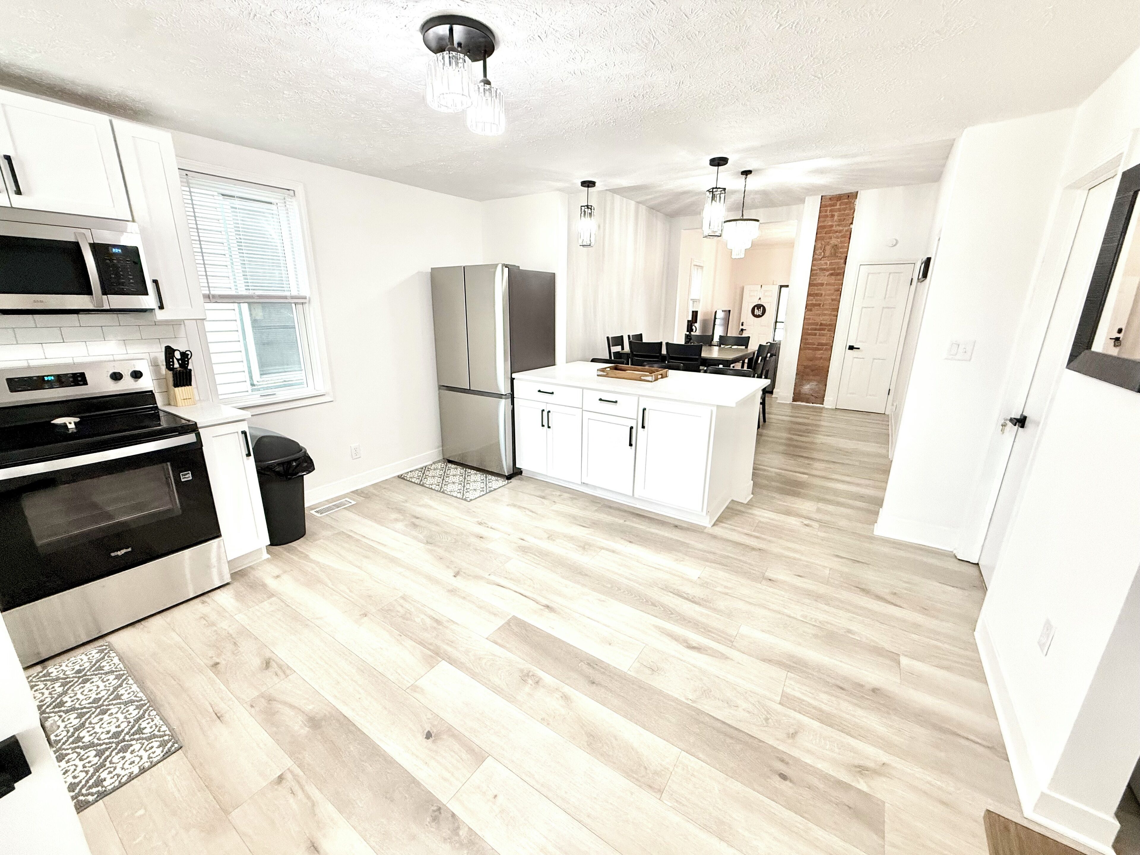 Microondas, horno, parrilla de estufa y lavavajillas 