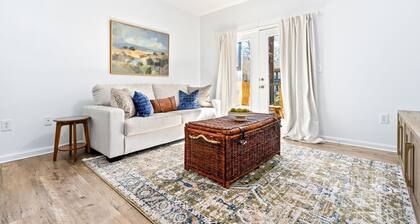 New Modern Getaway ~ 1br, Patio & Pool