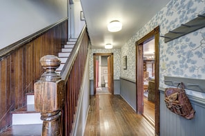 Interior - 3+ Picturesque Acres! Historic Lexington Farmhouse (Lexington)