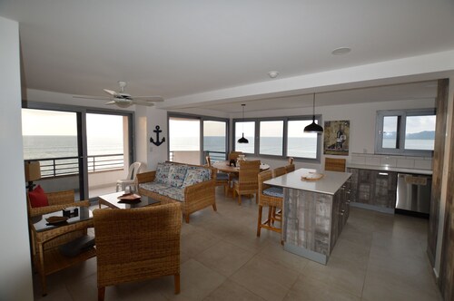 Pelican's Perch
Spectacular view Condo in Bahía de Caraquez
2 bdrm 2 bathroom