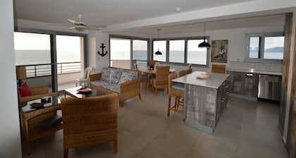 Pelican's Perch
Spectacular view Condo in Bahía de Caraquez
2 bdrm 2 bathroom