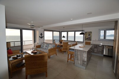 Pelican's Perch
Spectacular view Condo in Bahía de Caraquez
2 bdrm 2 bathroom