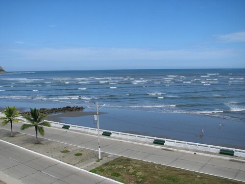Pelican's Perch
Spectacular view Condo in Bahía de Caraquez
2 bdrm 2 bathroom