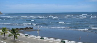 Pelican's Perch
Spectacular view Condo in Bahía de Caraquez
2 bdrm 2 bathroom